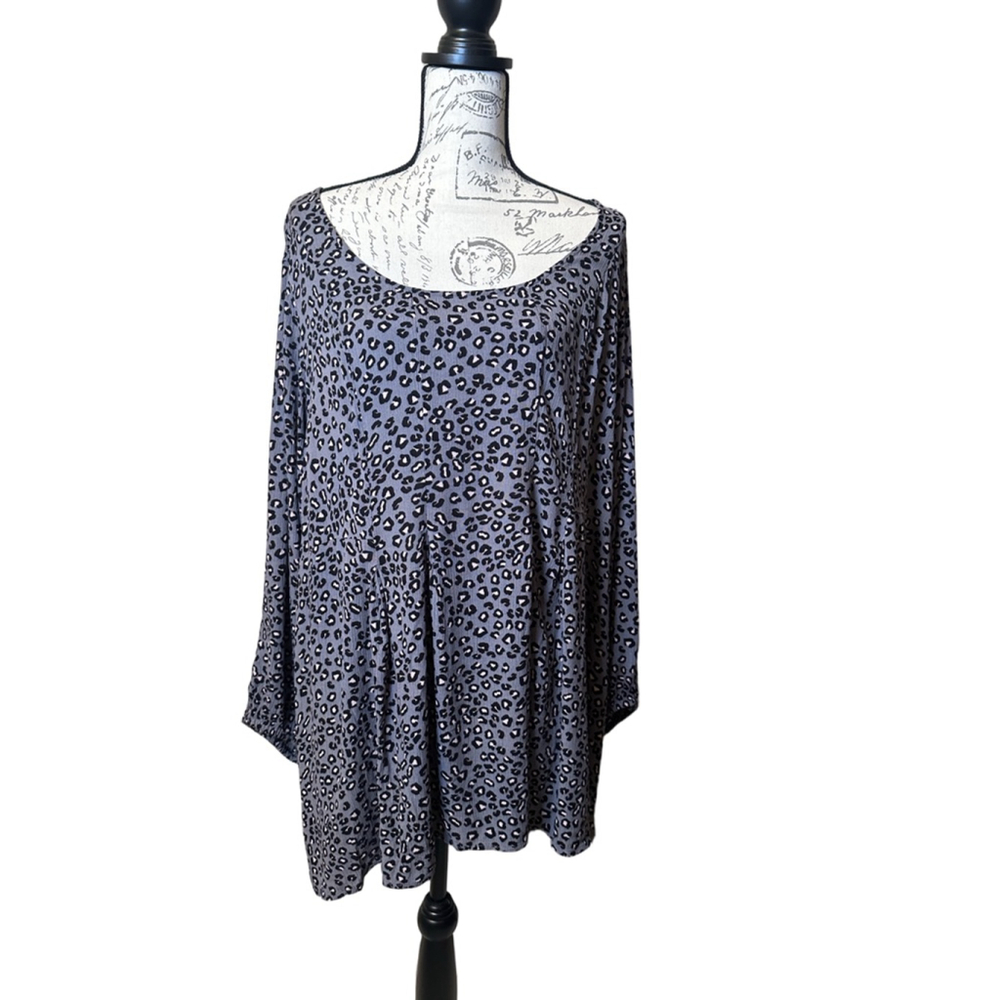 Torrid Size 5 Long Sleeve Crinkle Gauze Cheetah Print Blouse w pleats